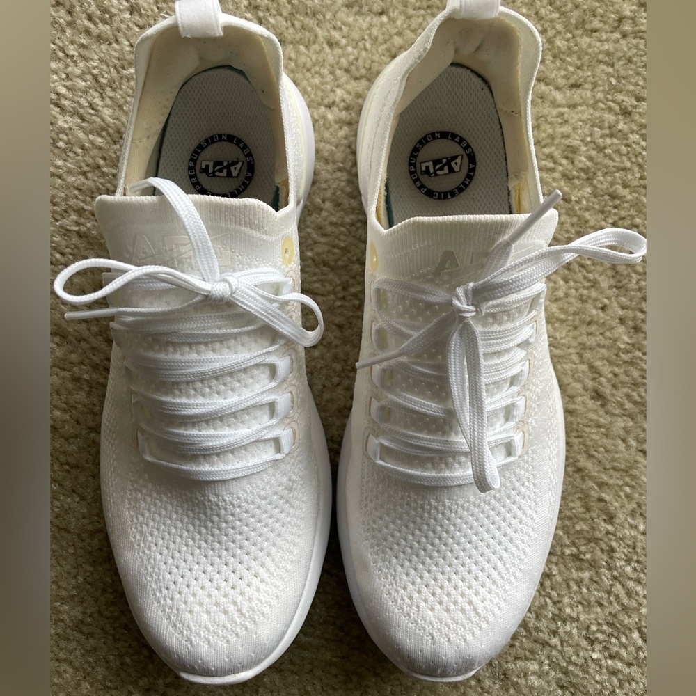 APL women’s techloom breeze used in good condition. size 8.5